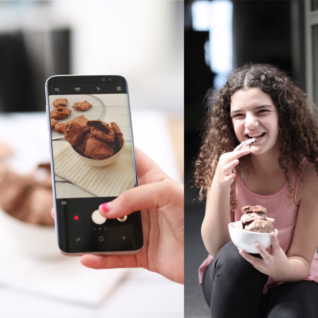 ילדה אוכלת אייפון מצלמת עוגיות 